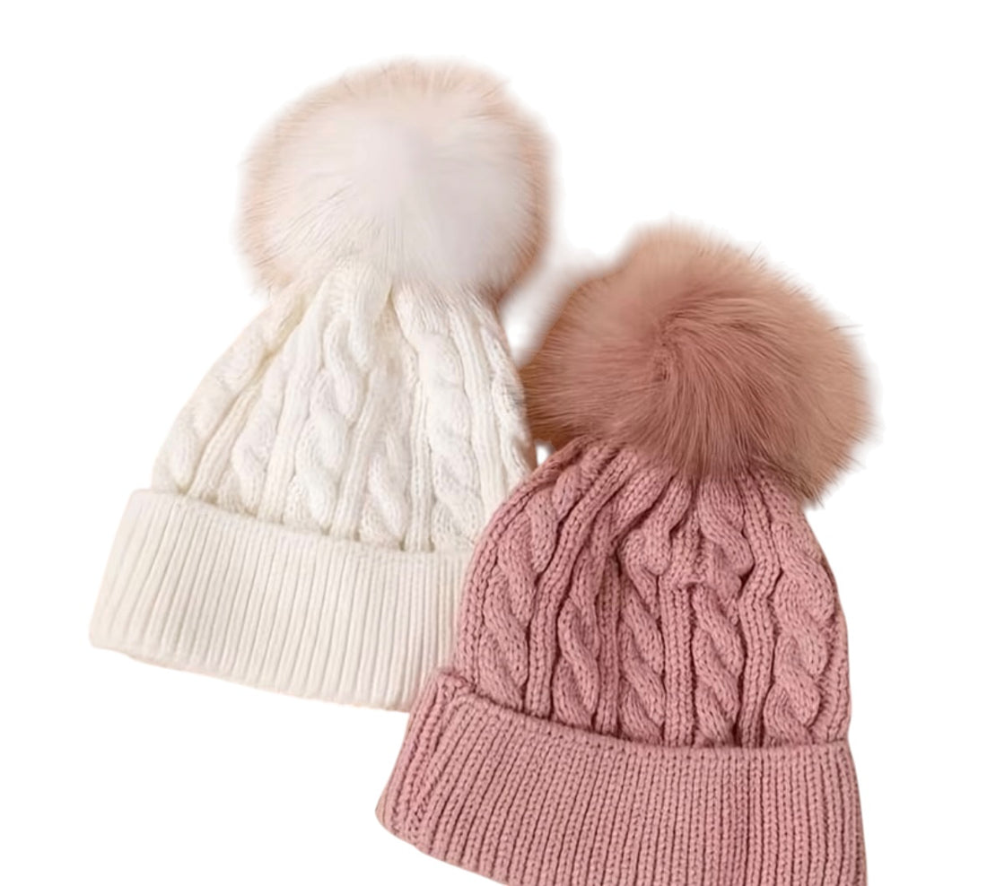 BT Cable beanie fluffy pom